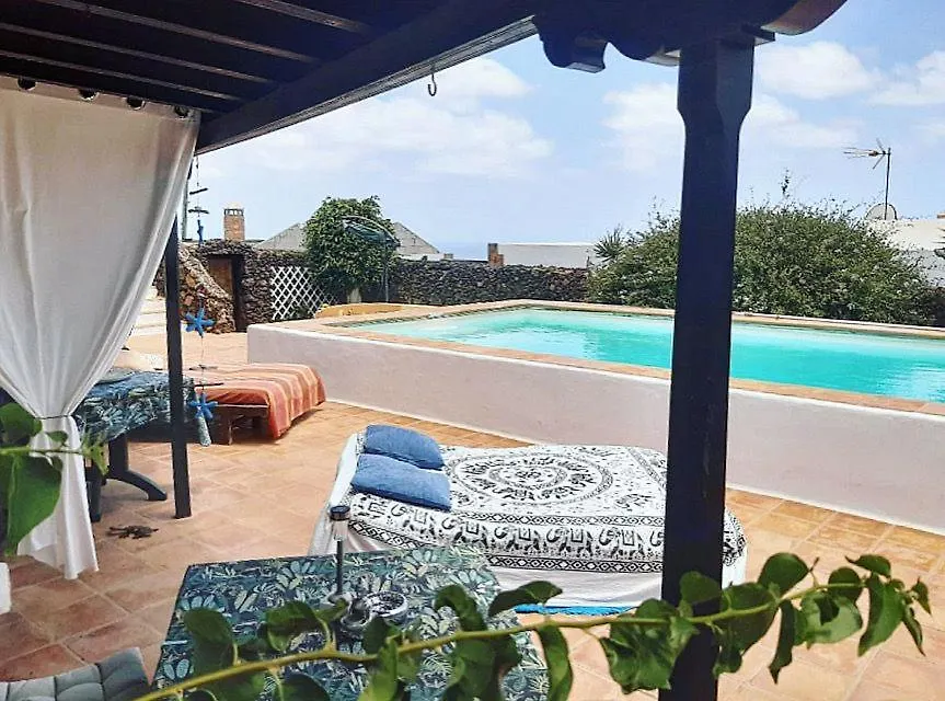 Villa YSABELA Tías Bed & Breakfast