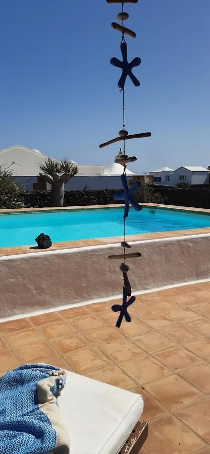 Bed & Breakfast Villa YSABELA Tías