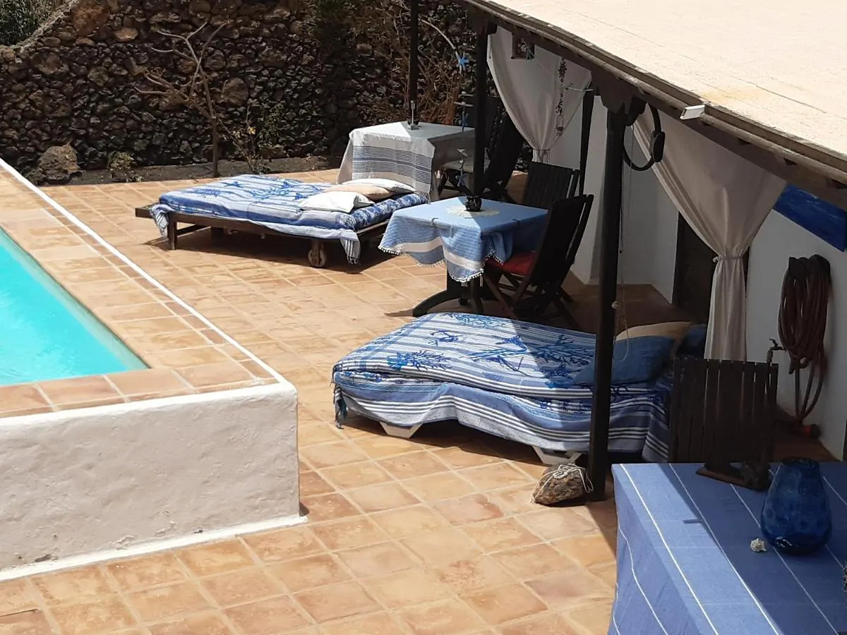 Bed & Breakfast Villa YSABELA Tías