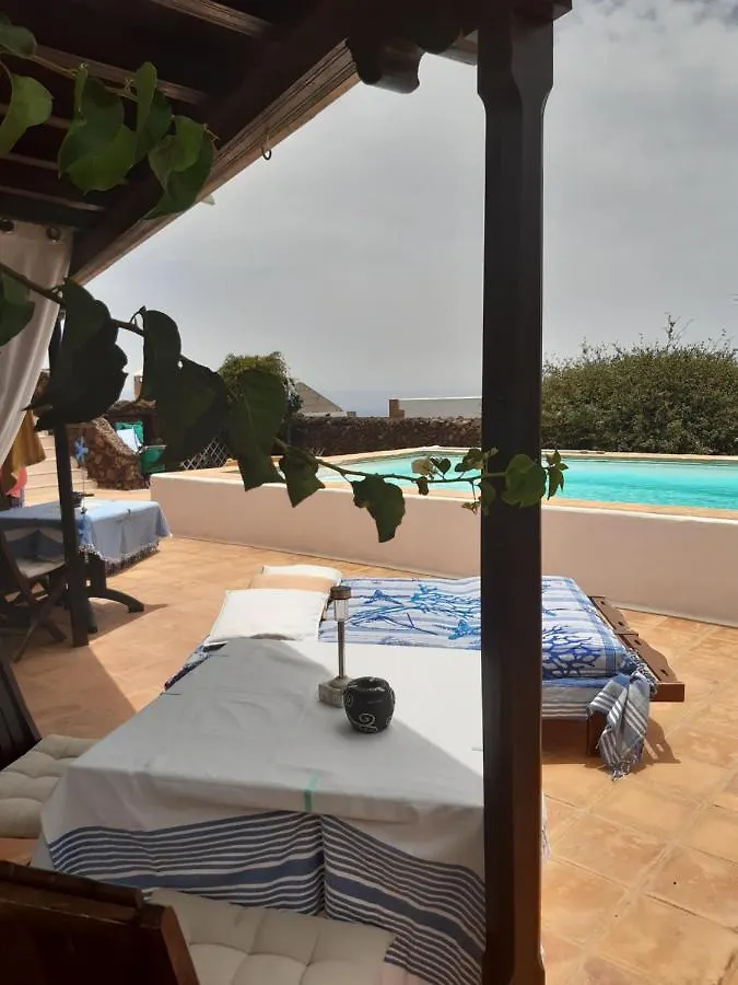 Villa YSABELA Tías Bed & Breakfast