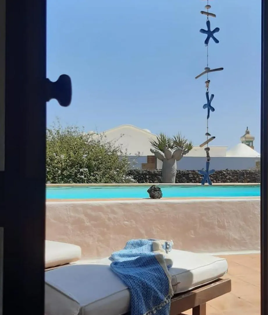 Villa YSABELA Tías Bed & Breakfast